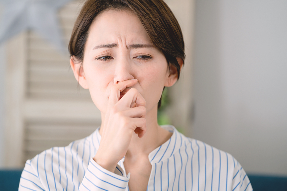 花粉症の女性